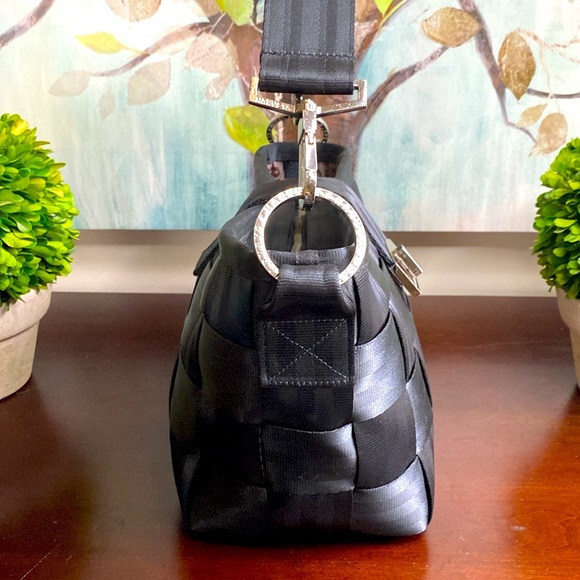 HARVEYS⭐️The Original Seatbeltbag⭐️CLASSIC🖤BLACK🖤CARRIAGE RING HOBO BAG🌟EUC🌟 - Picture 6 of 17